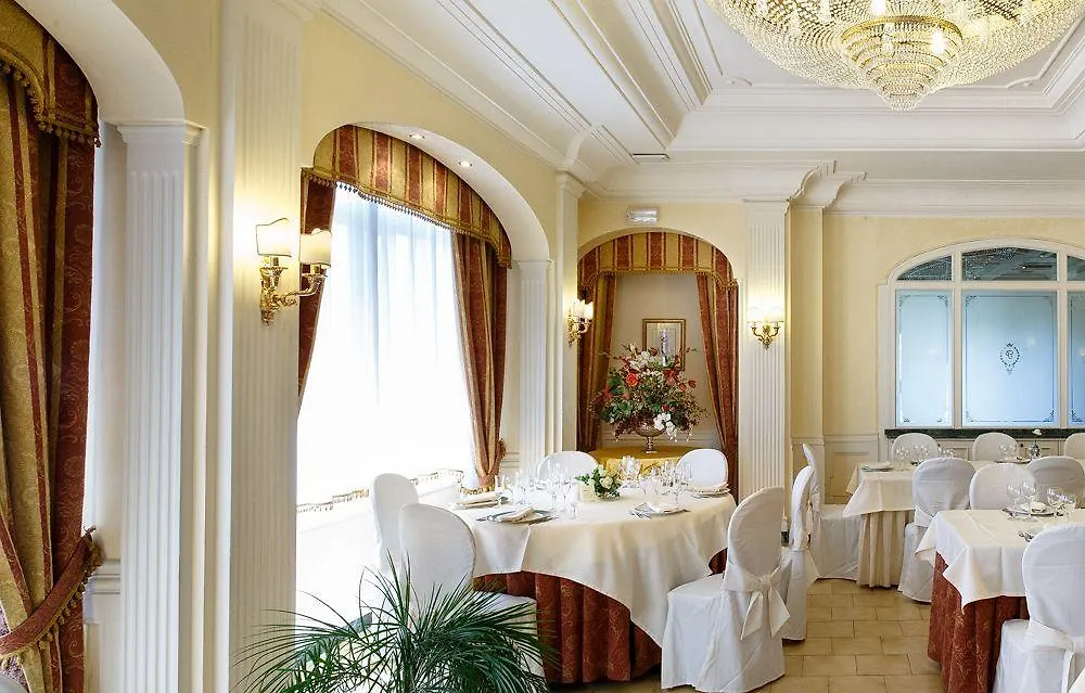 Hotel Ristorante Paradise Santa Maria di Licodia 4*,