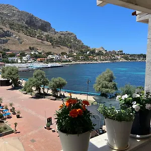Affittacamere La Piazzetta A Mare House