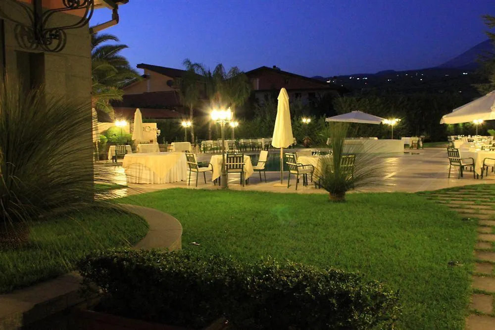 Hotel Ristorante Paradise Санта-Мария-ди-Ликодия Италия