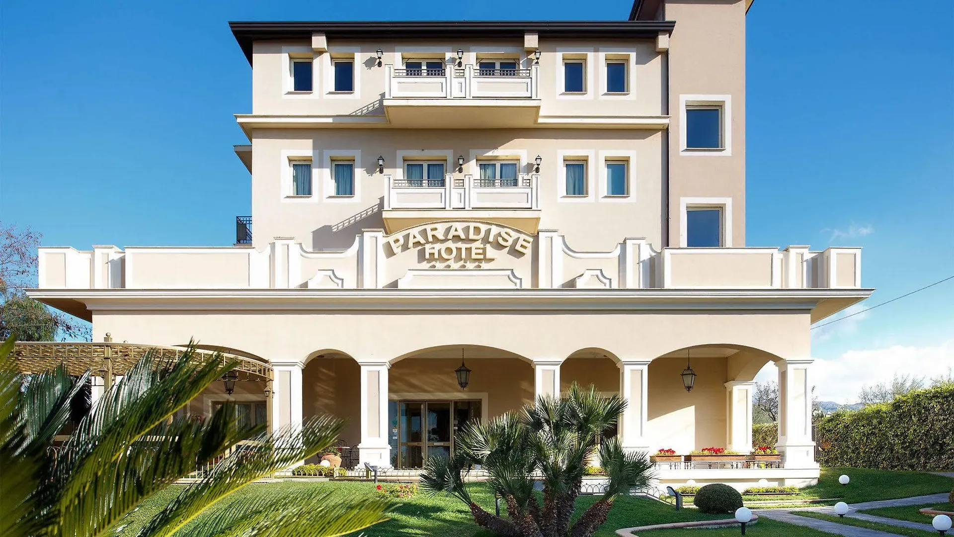 Hotel Ristorante Paradise Санта-Мария-ди-Ликодия 4*,